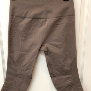 Lululemon Capri Yoga Pants- size 6